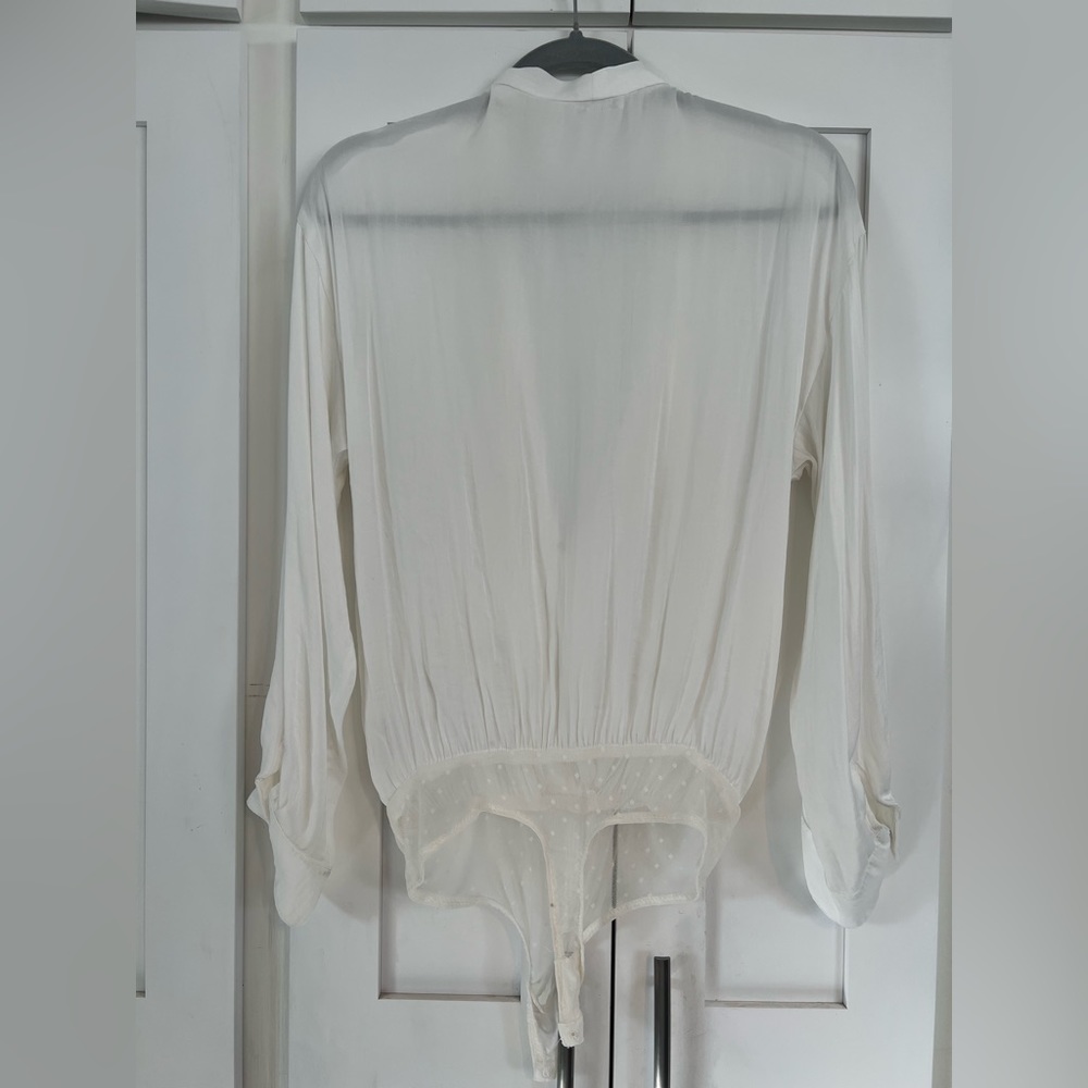 White top - Picture 2 of 4